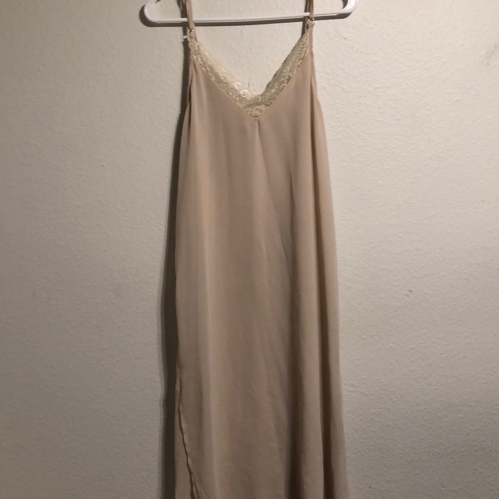 Shift dress with a slit at the bottom